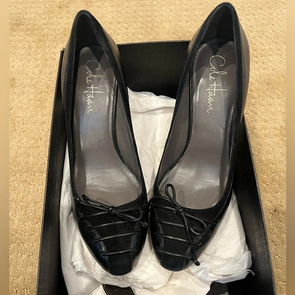 Cole Haan Black Pump with Bow - Picture 2 of 4